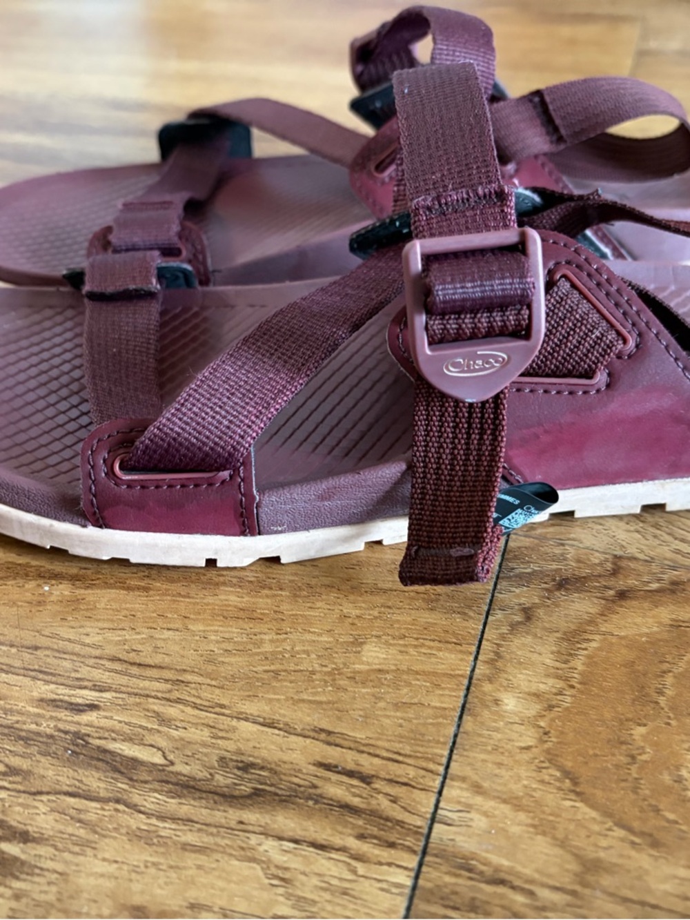 Chaco Lowdown Sandal Strappy Outdoor in Burgundy size 8 - Picture 4 of 9